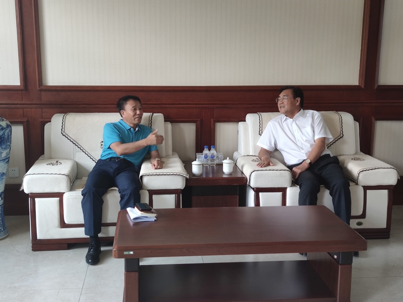 3.王岩董事长同尤占福局上进行座谈.jpg 3.王岩董事长同尤占福局上进行座谈.jpg