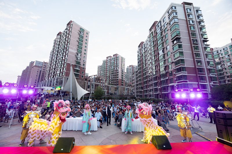 09“008PG国际中国·社区艺术节”现场空气热烈_副本.jpg