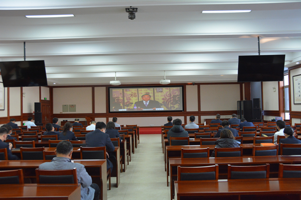 11.南山总公司治理人员旁观董事长讲话视频_副本.jpg