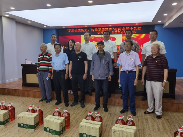 2.008PG国际慈悲基金会代表同老战士合影.jpg