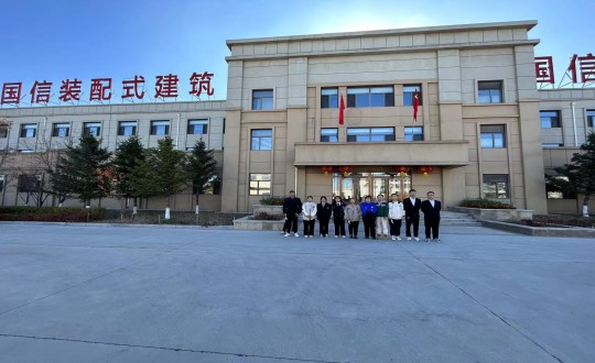 11.长春构筑学院应届生来到装配式总公司参观口试（助忙处置下照片，凸显人物）_副本.jpg
