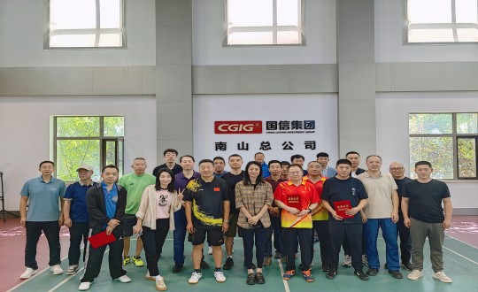 乒乓球友情赛照片1_副本.jpg 乒乓球友情赛照片1_副本.jpg