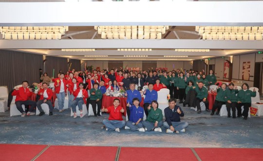 13.健全集团2025年度“骐骥驰骋 共筑新篇”总结赞美大聚合影留想_副本.jpg